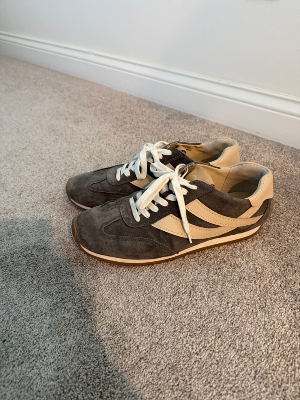 Vince Men's Gray and Cream Suede Runner Sneakers